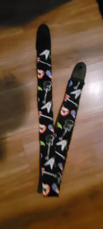 Guitar image on Guitar Strap 5$ in Guitars in Laval / North Shore - Image 3