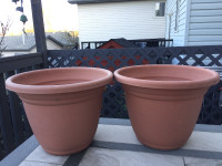 2 Large Garden Plant Pots