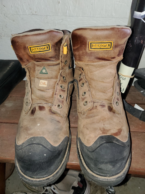 Like new size 11 steel toe Dakota boots in Men's Shoes in Regina - Image 2