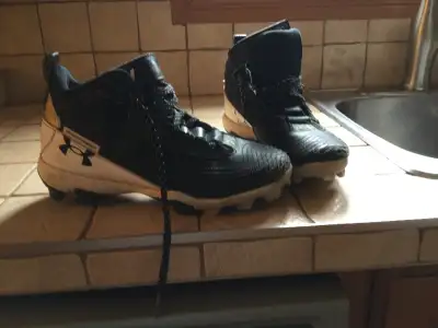 Souliers de baseball, View more