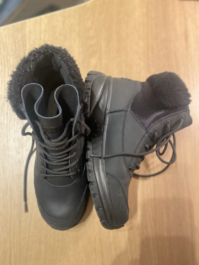 NEW  Black Snow Boots - Bottes de neige UGG - Size 8 / EU 39, View more