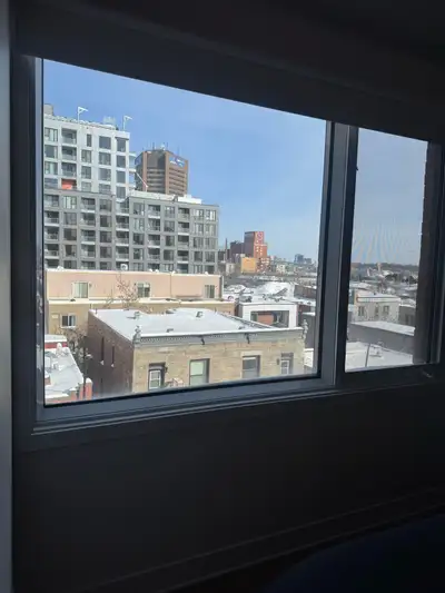 ***LEASE TRANSFER *** * RENOVATED APARTMENT IN THE HEART OF DOWNTOWN Ar Close enough to the hustle a...