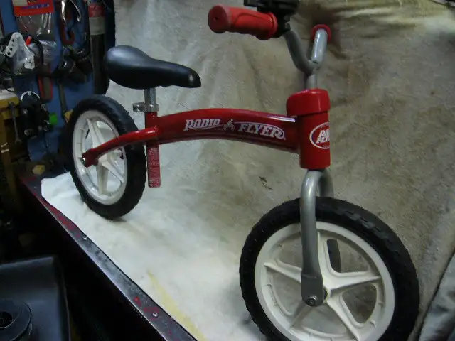 Velo pour debutant sans pedalier (Radio FLyers)11 po. in Kids in Longueuil / South Shore - Image 3
