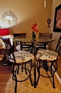 Beautiful elegant bar table with 4 chairs for sale