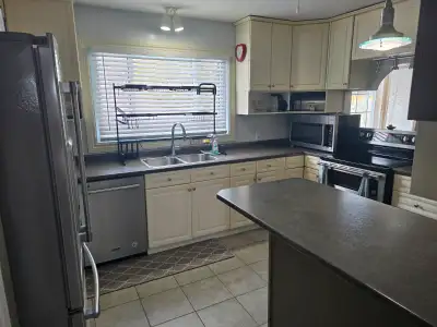 3 or 4 Bedroom House (Fully Furnished)