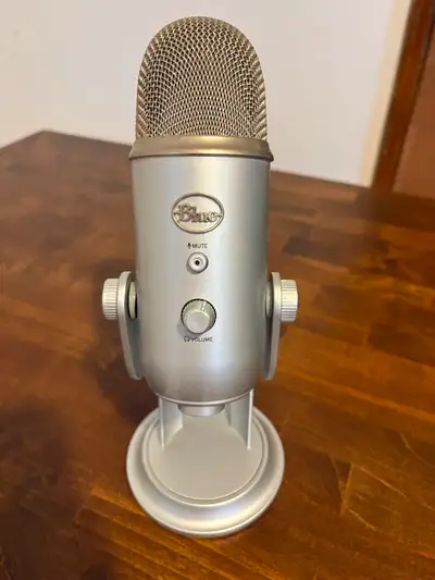 Yeti microphone, old model, used a handful of times.