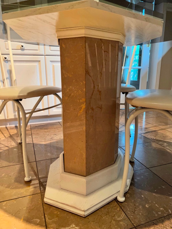 Mobilier salle à manger / cuisine (table ronde en verret chaise) Dining Tables & Sets