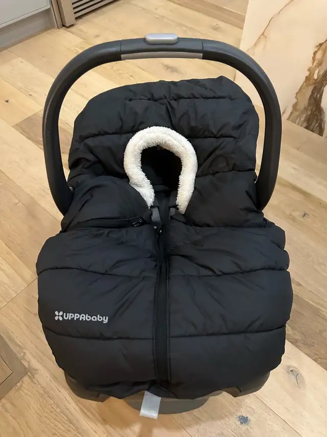 Uppa Baby Mesa V2 Infant Car Seat with CozyGanoosh cover  in Strollers, Carriers & Car Seats in Mississauga / Peel Region - Image 8