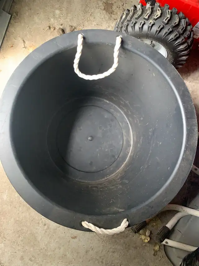 Large bucket in Hot Tubs & Pools in Regina - Image 4