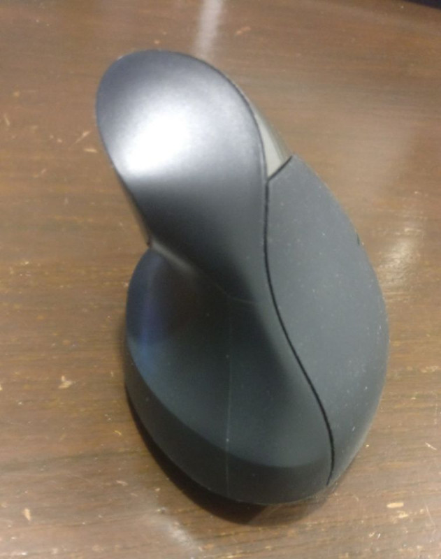 Vertical Ergonomic Wireless Optical Mouse Right Handed dans Souris, claviers et webcaméras  à Ville de Montréal - Image 2