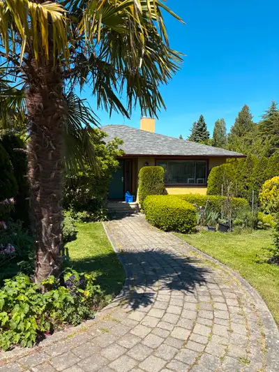 SUNNY, 2 BEDROOM, MAIN FLOOR SUITE