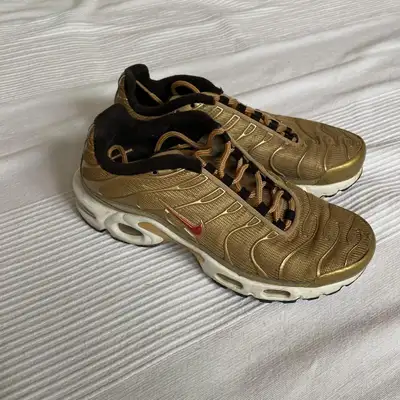 nike tn air max plus in metallic goldsize womens US 6.5, View more