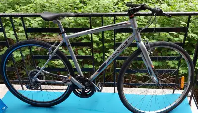 - Size M-L - Like new, little used. - 3x8 = 24 speeds - All Shimano components drivetrain(shifters,...