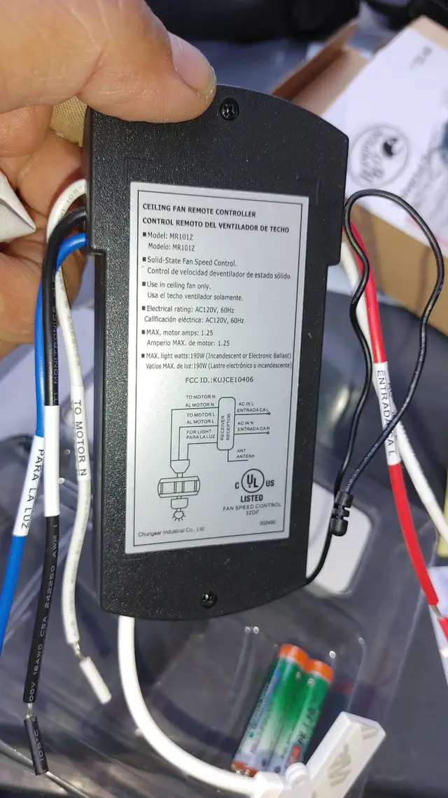 Hampton Bay Universal Smart Wi-Fi 4-Speed Ceiling Fan Remote in Indoor Lighting & Fans in Mississauga / Peel Region - Image 5
