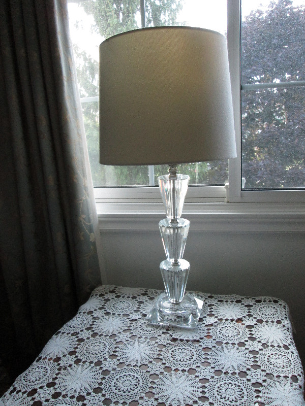 Vintage Crystal Table Lamp 28.5 " tall in Indoor Lighting & Fans in Kingston - Image 2