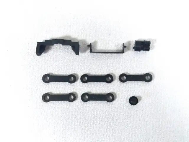 Lot #5 Assorted Model Train Parts & Pieces in Hobbies & Crafts in Moncton - Image 3