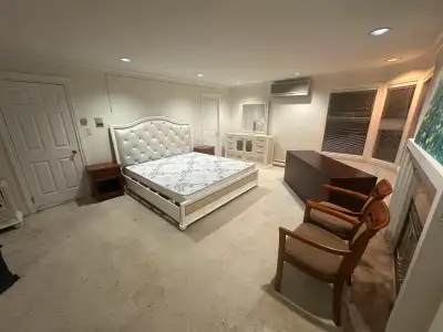 1 master bedroom only 5 min walk to Skytrain Production Way U.