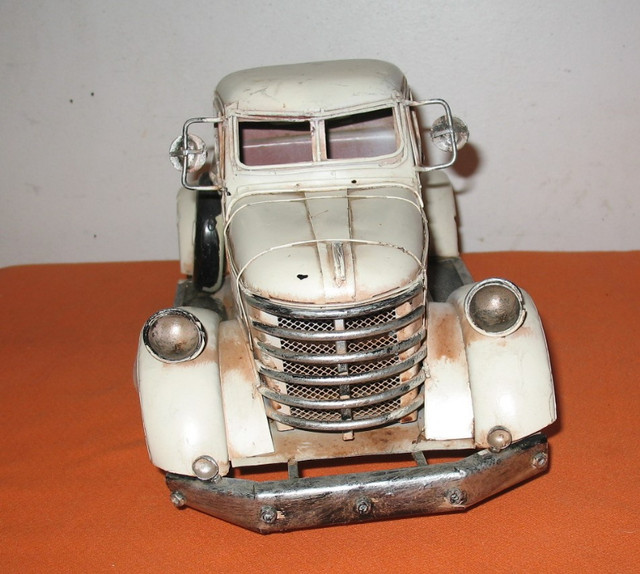 Tin Toy Truck Display Piece Chevy -Dodge -Fargo -Ford 1940s A1 in Arts & Collectibles in Edmonton - Image 2