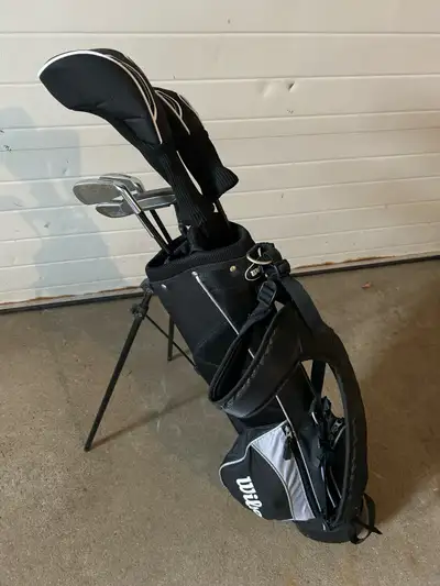Wilson 6-piece Junior Golf Set with bag (left-handed), View more
