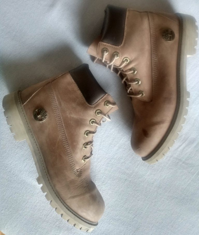 TIMBERLAND BOOTS SIZE M7 W9 UNISEX in Other in City of Toronto