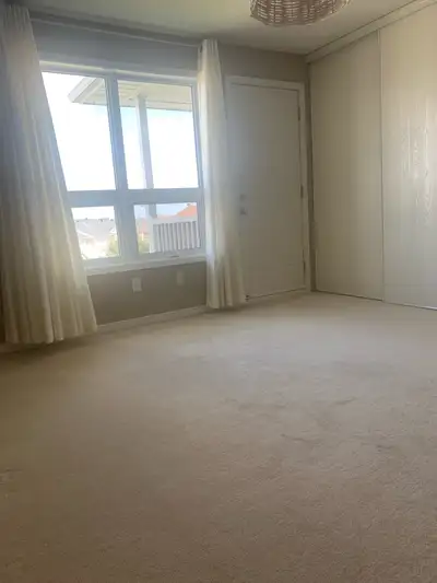Room for Rent – Avalon, tenth line, Orleans . - A clean and comfortable Privet room with closet and...