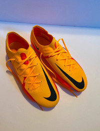 Nike cleats-Men’s size 7