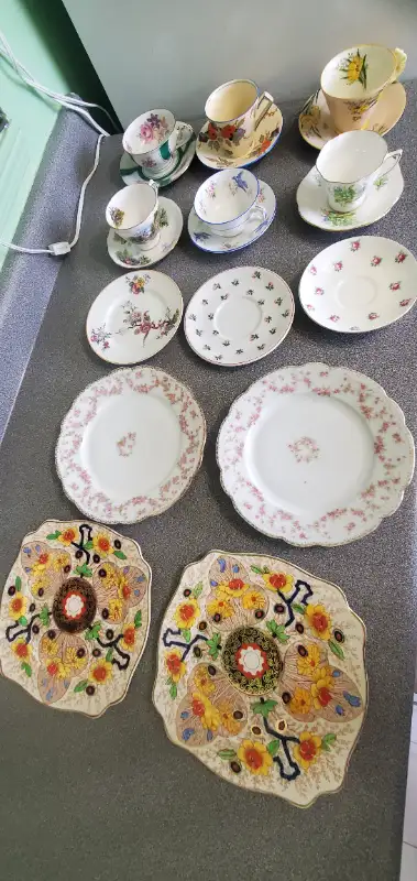 A wonderful addition to any collection. Will work great as photography props. Please view all of the...