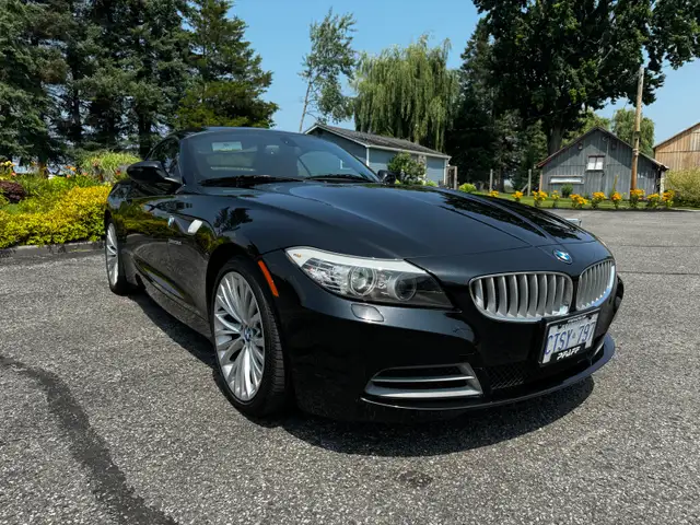 2011 BMW Z4 convertible in Cars & Trucks in Barrie - Image 9