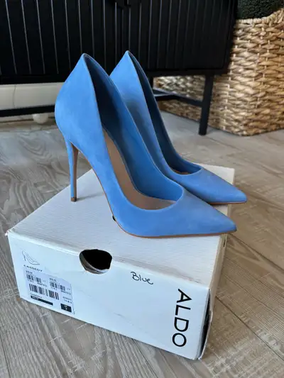 High heel shoes - Size 7, View more