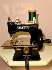 Vintage Singer 20 Hand Crank “Toy” Sewing Machine