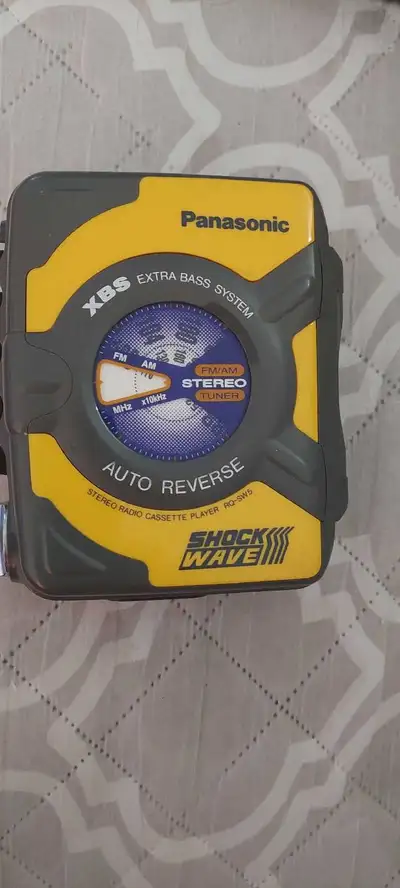 Découvrez le baladeur cassette radio stéréo Panasonic Shockwave RG-SW5, un classique avec système XB...