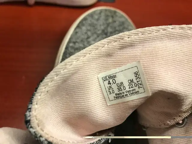 Vans Kids Size 4 -Hi Shoe Charcoal Grey in Women's - Shoes in Oshawa / Durham Region - Image 4