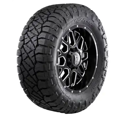 Nitto grapplers 305/45/22s Set of 4 Only mounted for 1 month Tire ma off a grand wagoneer