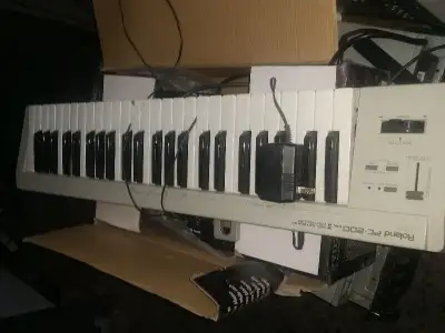 Roland Midi Keyboard PC 200 MK II - many other keyboards and recording studio gear available aussi -...