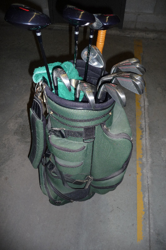 Batons de golf avec sac dans Golf  à Ville de Montréal