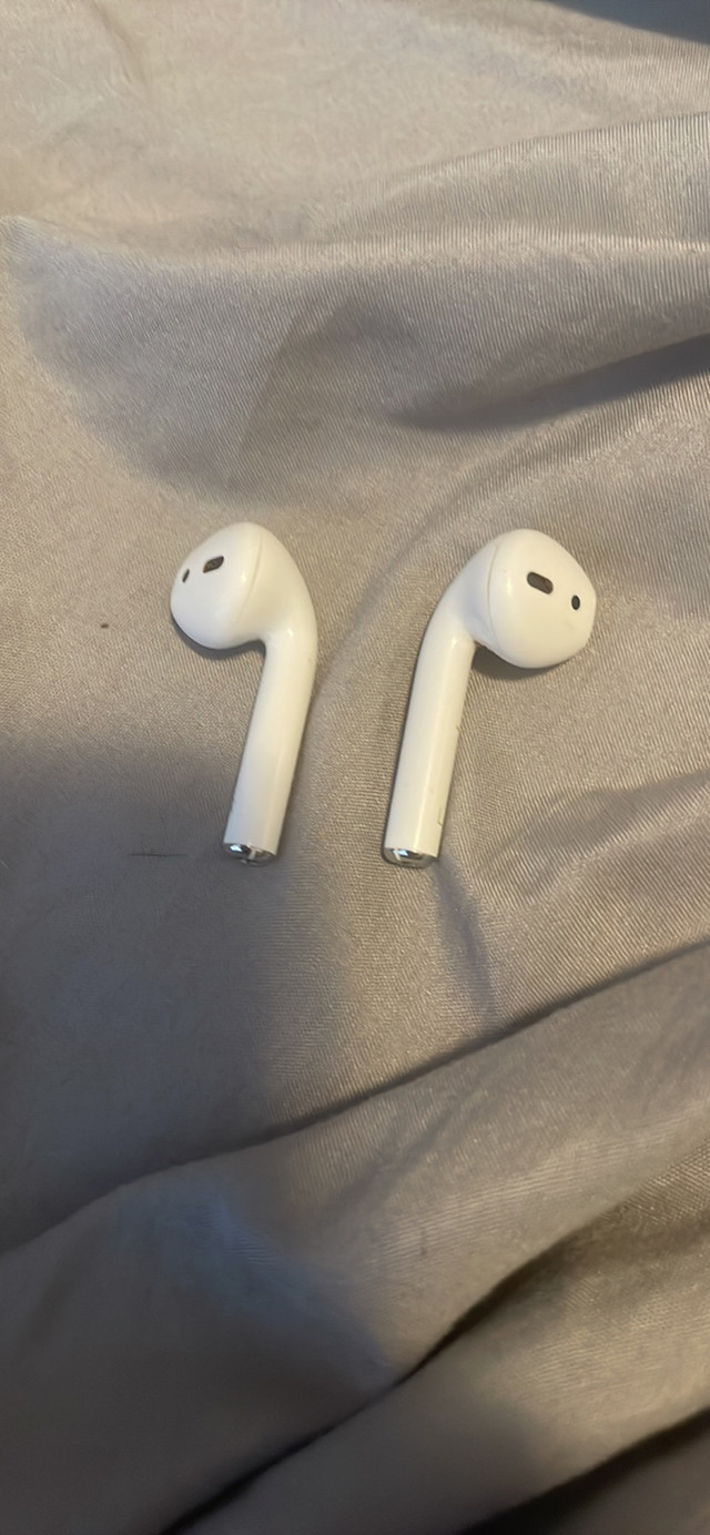 Apple AirPods 2nd gen in Headphones in St. Catharines