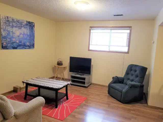 AWESOME LOCATION – BEAUTIFUL, BRIGHT BASEMENT Suite