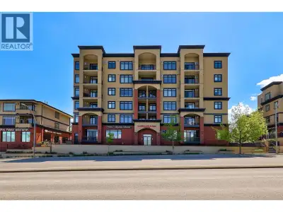 Great location, 1151 sq ft. Great set up for medical professional. 2 rooms 2 full bathrooms with a l...