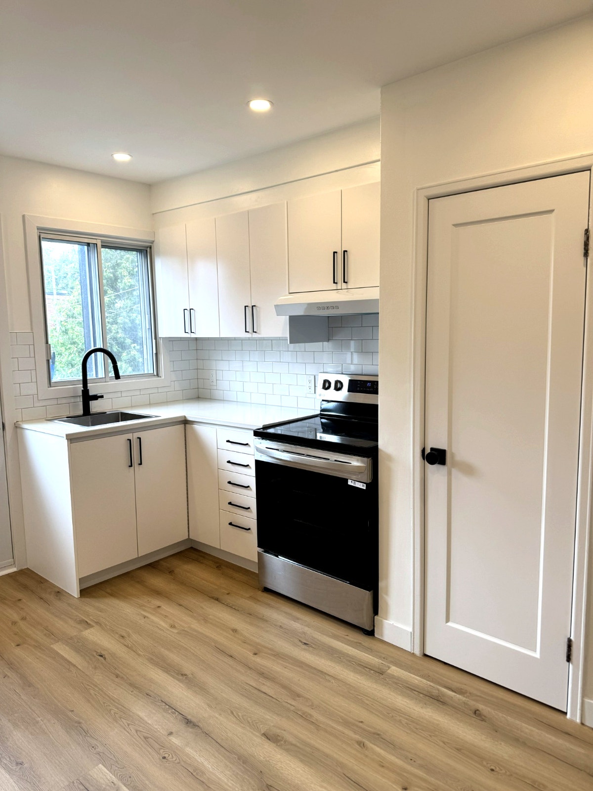 À LOUER / FOR RENT – 4 ½ ENTIÈREMENT RÉNOVÉ / FULLY RENOVATED — photo 1
