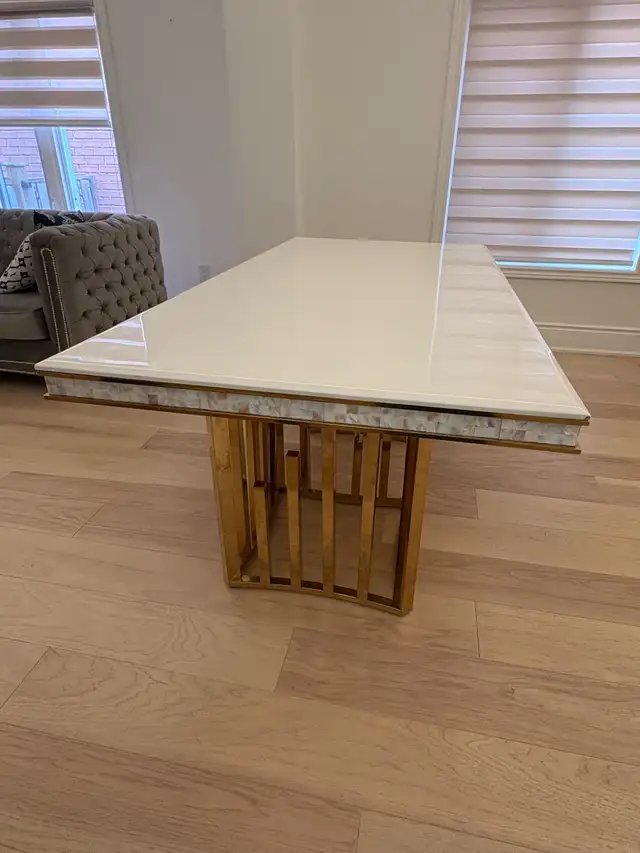 Dining Table in Dining Tables & Sets in City of Toronto - Image 3