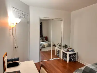 Room for rent / chambre à louer
