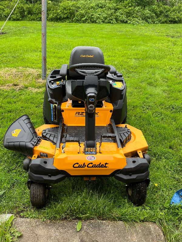 Zero turn lawn tractor(NEW PRICE) Lawnmowers & Leaf Blowers Cape