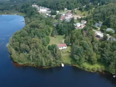 Propriété à vendre située dans la magnifique région de la Petite Nation (à la jonction de l' Outaoua...