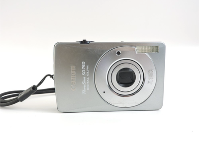 Canon PowerShot SD750 Elph Digital Camera 7.1mp Great condition and working like new Comes with batt...