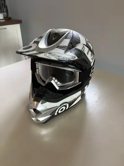 Comes with clear lense goggles. Size: Large