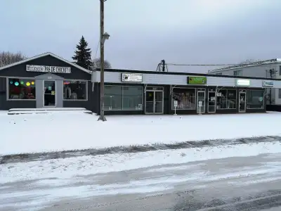 Vous cherchez un emplacement idéal pour votre entreprise? Voici une belle opportunité au cœur d’un s...