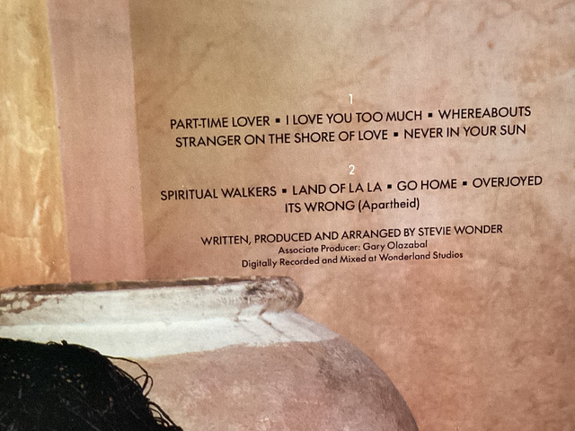 STEVIE WONDER (IN SQUARE CIRCLE) GATE-FOLD WITH BOOKLET VINYL LP in Arts & Collectibles in Winnipeg - Image 4