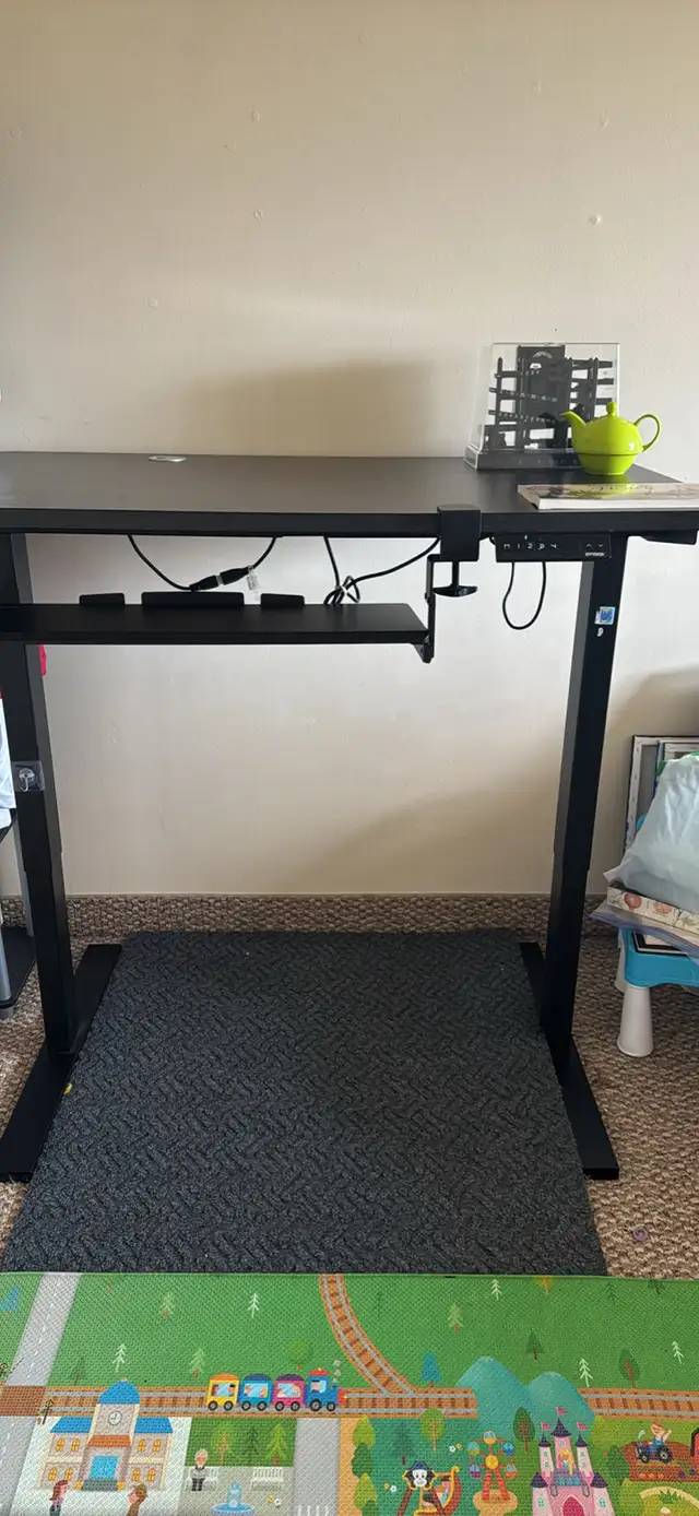 VIVO adjustable-height office table adjustable keyboard tray 