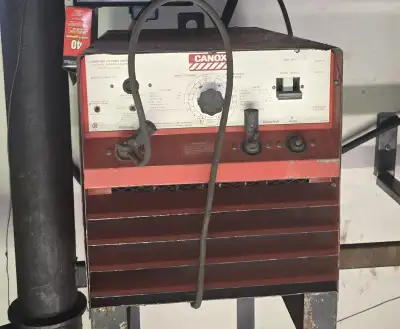 Heavy-duty, industrial-grade constant current DC arc welder. Original version of the Miller SRH-333,...