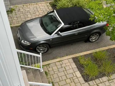 Belle A4, S-Line cabriolet, 4 cylindres, 2.0T. En excellente condition. Véhicule USA et VGA d’il y a...